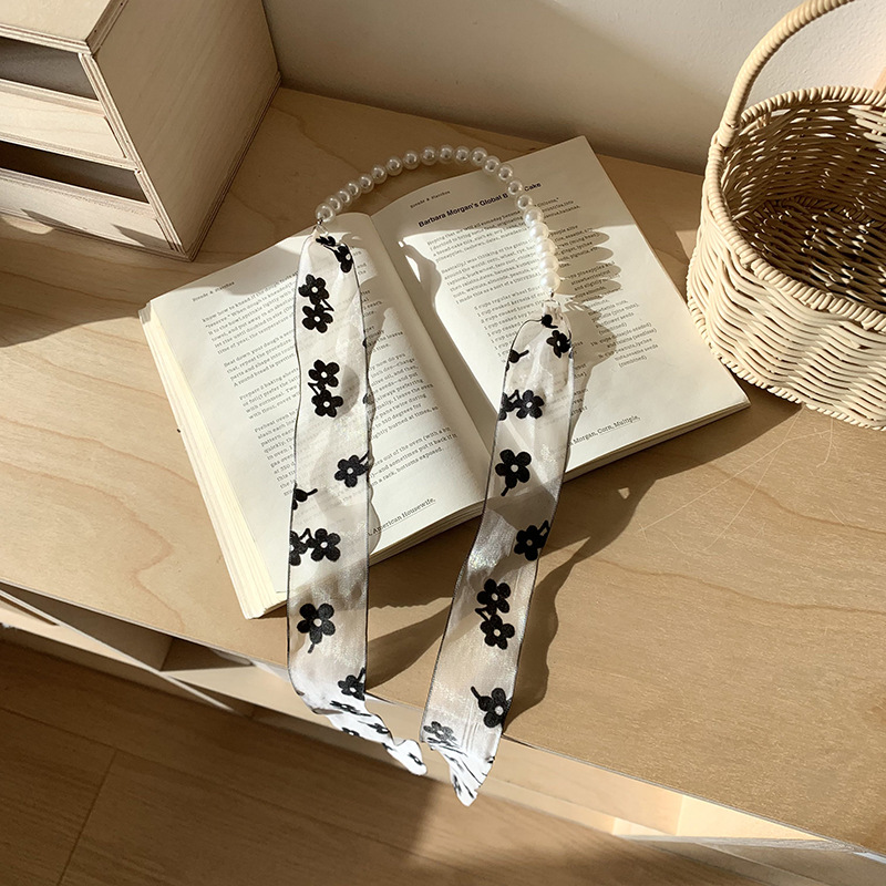 Pequeñas flores blancas