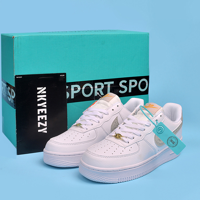 Naike Guan Air Force One Zapatos casuales para hombres y mujeres Zapatos blancos bajos clásicos de todo fósforo AF1 Pareja Zapatillas de deporte al aire libre