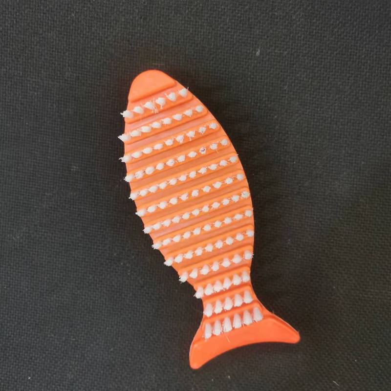 メーカーは文を提供して魚の形で豚のたてがみを磨きます。|undefined