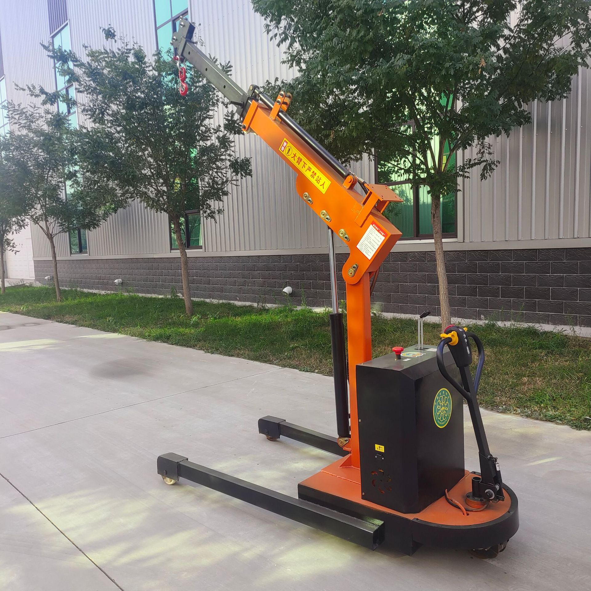 移动液压小吊机 起重500公斤 电动搬运式旋转运行吊车 可伸缩升降
