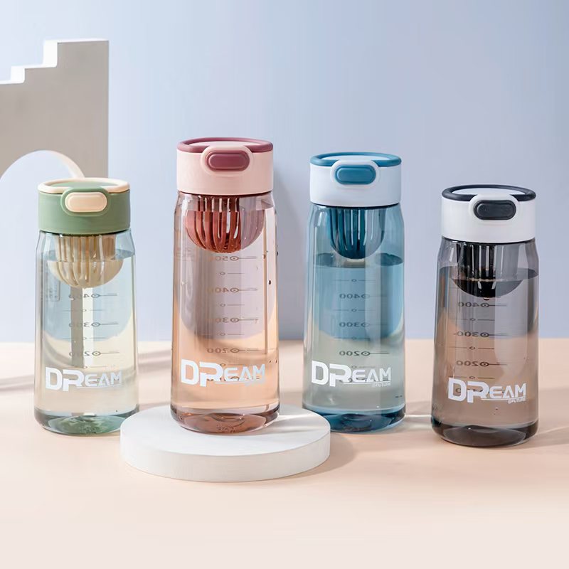 Taza de agua fresca simple para hombres y mujeres de alto valor con taza de plástico resistente a altas temperaturas para estudiantes taza de deporte portátil