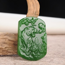 新疆和田玉碧玉色上山虎吊坠生肖虎本命年挂件玉牌外蒙料本命生肖