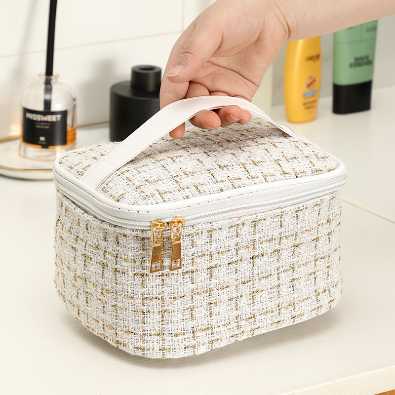 Small Chanel-Style Large-Capacity Storage Makeup Bag, Waterproof and Portable for Travel, 1688 Best-Selling Model Small Chanel-Style Large-Capacity Storage Makeup Bag, Waterproof and Portable for Travel, 1688 Best-Selling Model