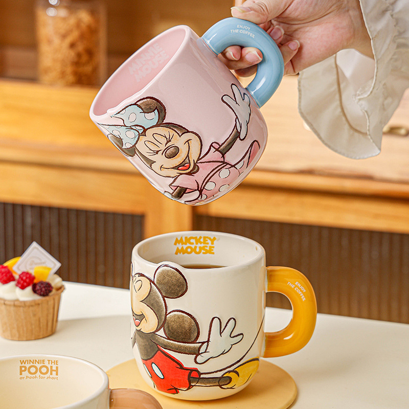 Taza de cerámica en relieve de Disney Stitch Taza para el hogar de dibujos animados altos Regalo de cumpleaños Taza de café con leche