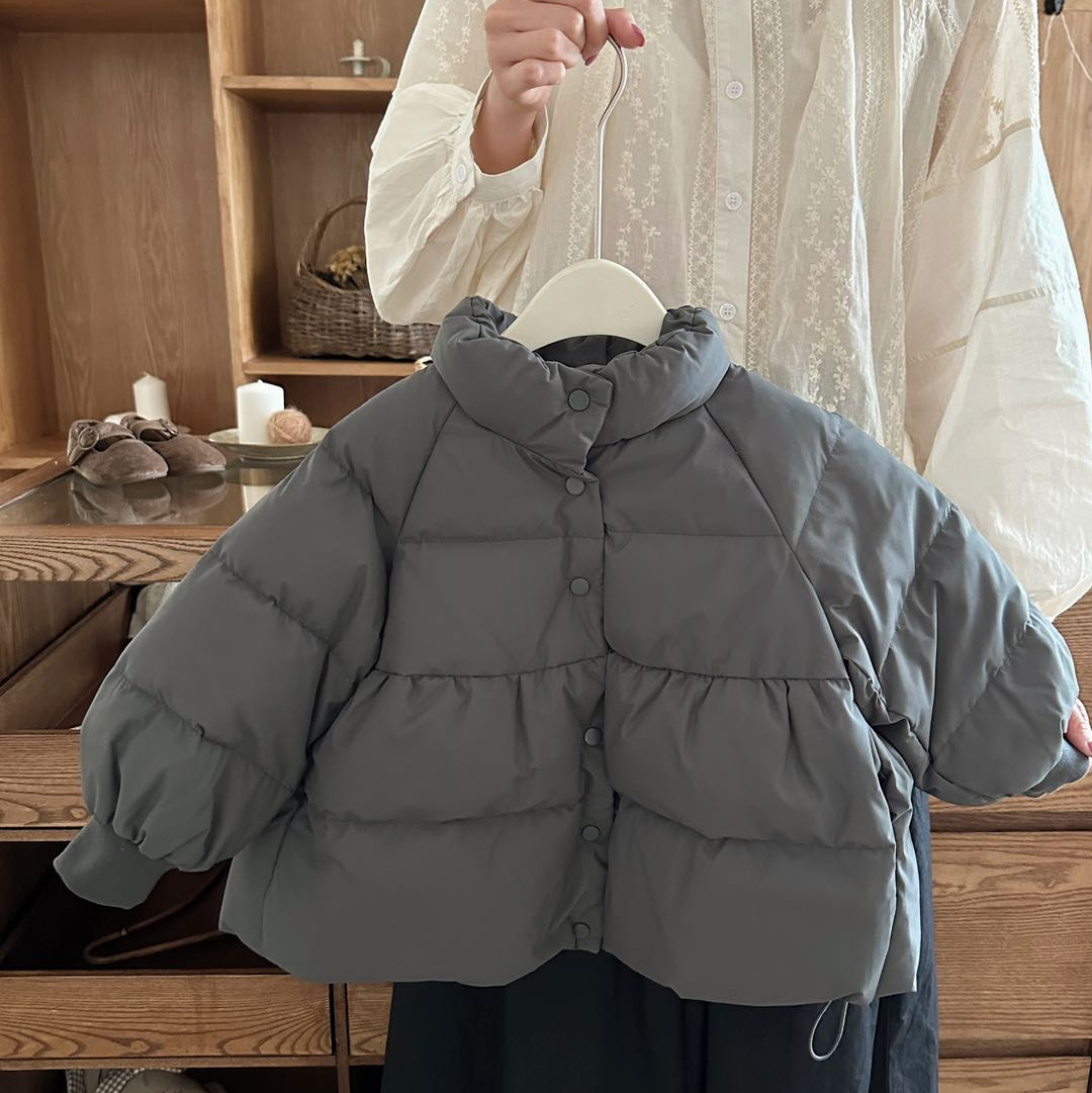 Child Xingyuan 2024 modelos de otoño e invierno para niñas chaqueta corta engrosada a prueba de viento y cálida chaqueta de longitud media chaqueta de algodón de moda