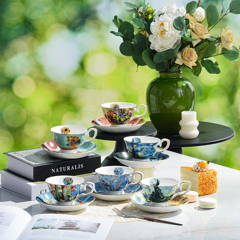 British Ceramic Afternoon Tea Cup and Saucer with Gold Rim Household Bone China Coffee Cup and Saucer Set Creative Oil Painting Series Souvenir