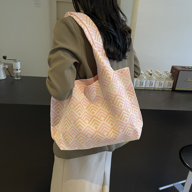 Simple and large-capacity single-shoulder bag, fashionable striped bucket bag for students going out, tote bag for commuting to work, batch details Picture