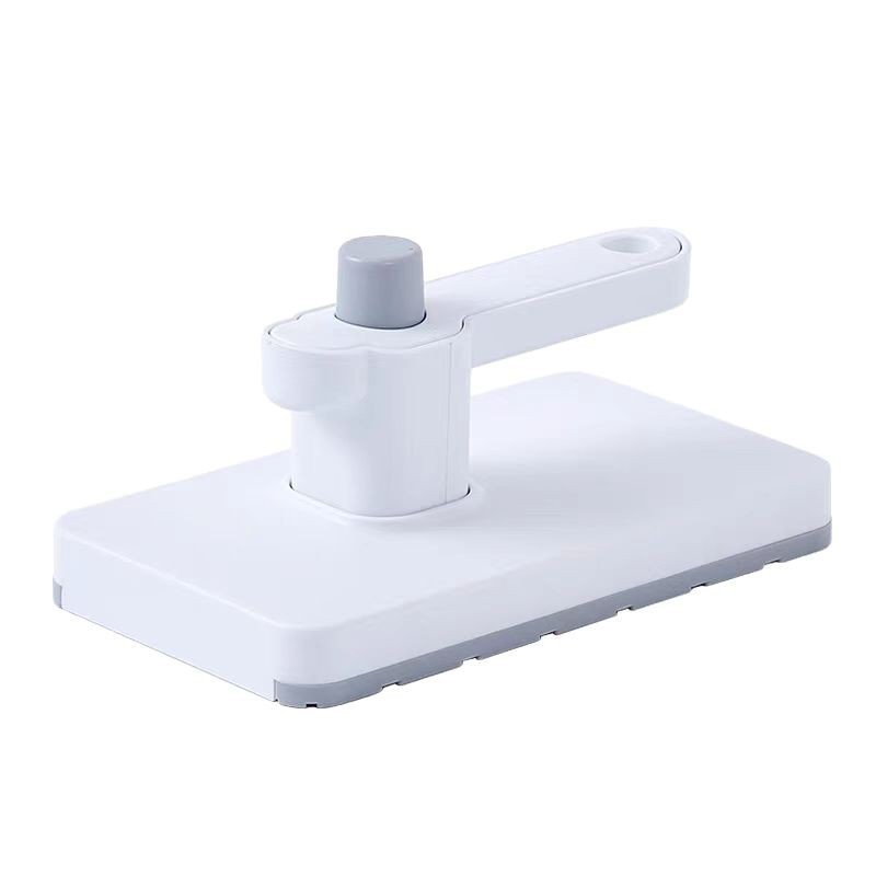 흰색 종이 상자에 들어 있는 페이스 타올과 걸레 클립을 들고 있습니다.