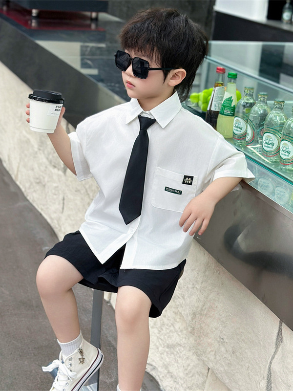 7124 Traje de estilo universitario para niños 2025 verano nuevo estilo para niños camisa de manga corta pantalones cortos traje de dos piezas bebé estilo occidental image 1