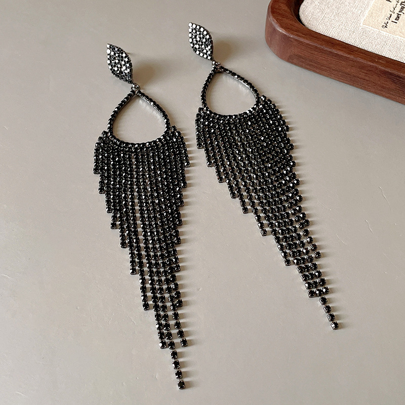 Agujas de plata transfronterizas flores de zircón aretes de bordillo estilo de moda pernos de auriculares lujosos de alto nivel de diseño de auriculares nicho