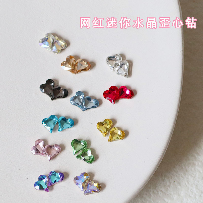 ネットの赤い爪の歪んだ心のドリルの小さいサイズのミニの尖った底の立体の水晶の愛の装飾品の豪華な超フラッシュガラスの桃の心のドリル|undefined