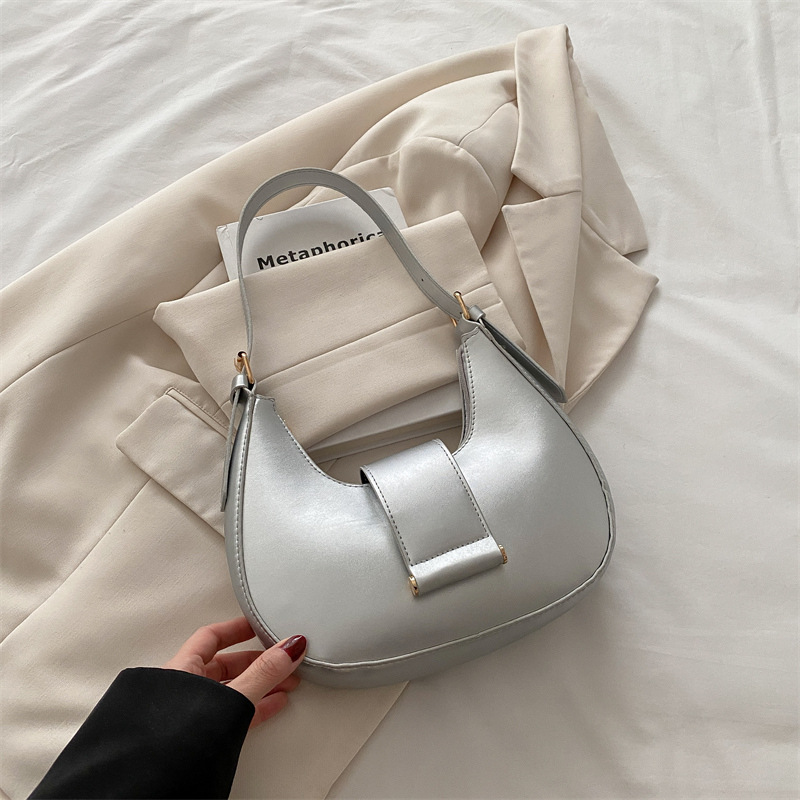 Bolso popular de este año para mujeres 2025, nueva moda de un solo hombro, bolso de diseño de nicho, bolso de media luna debajo de la axila