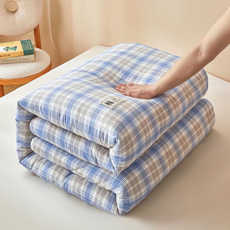 Random Pattern Set of Quilts to Keep Students' Dormitories Warm, Spring and Autumn Quilts, Double Quilts, Complete Set