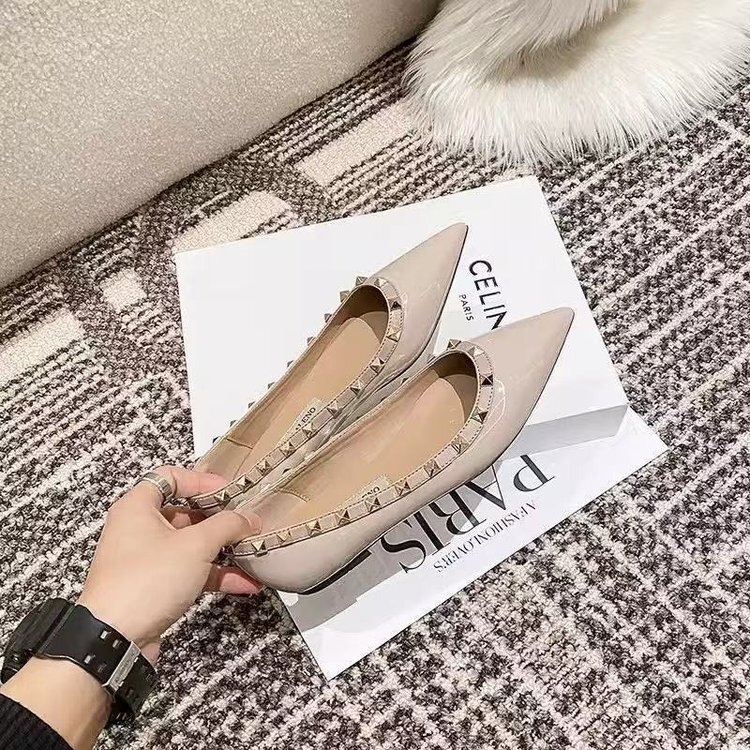 Soft Leather French Style Elegant Pointed Shoes Women's Shallow Top Women's Rivet Patent Leather Late Evening Gentle Soft Bottom Flat Shoes Soft Leather French Style Elegant Pointed Shoes Women's Shallow Top Women's Rivet Patent Leather Late Evening Gentle Soft Bottom Flat Shoes