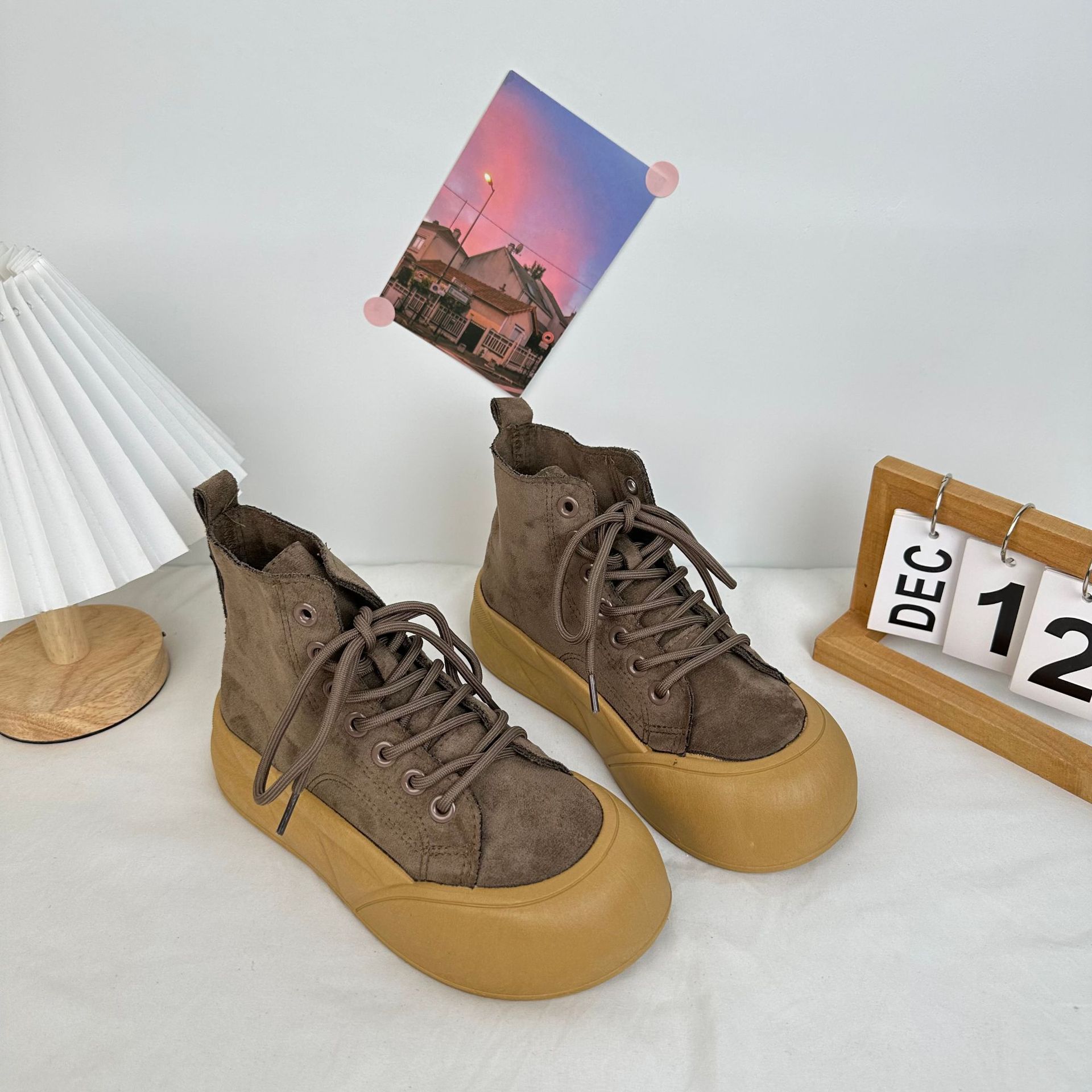 Yuanbo 2024 otoño zapatos de lona de alta altura, zapatos deportivos casuales, zapatos de suela gruesa, zapatos de mujer coreanos.