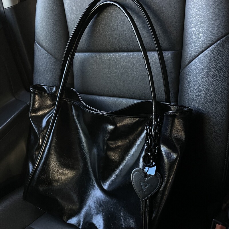 Dark Cupid 2025 New Love Pendant Large Capacity Tote Bag Ultra-Lightweight Work Commuting Bag Dark Cupid 2025 New Love Pendant Large Capacity Tote Bag Ultra-Lightweight Work Commuting Bag