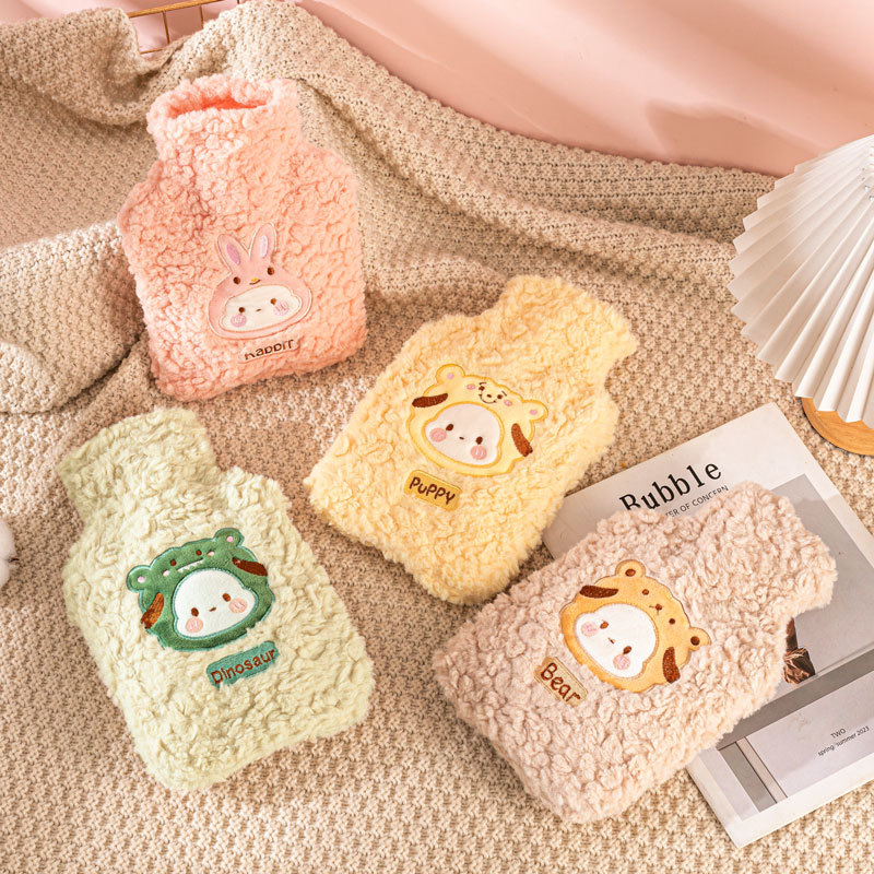 Nueva bolsa de agua caliente inyección de agua engrosada compresa caliente a prueba de explosiones Palacio vientre bolso caliente grande tamaño pequeño estudiante femenino felpa lindo