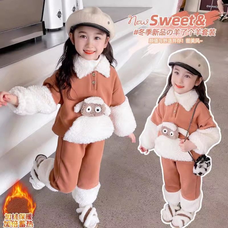Stylish and fashionable fleece-lined two-piece set for girls in autumn and winter. Suitable for baby girls. Features include: thick, warm, and casual design.