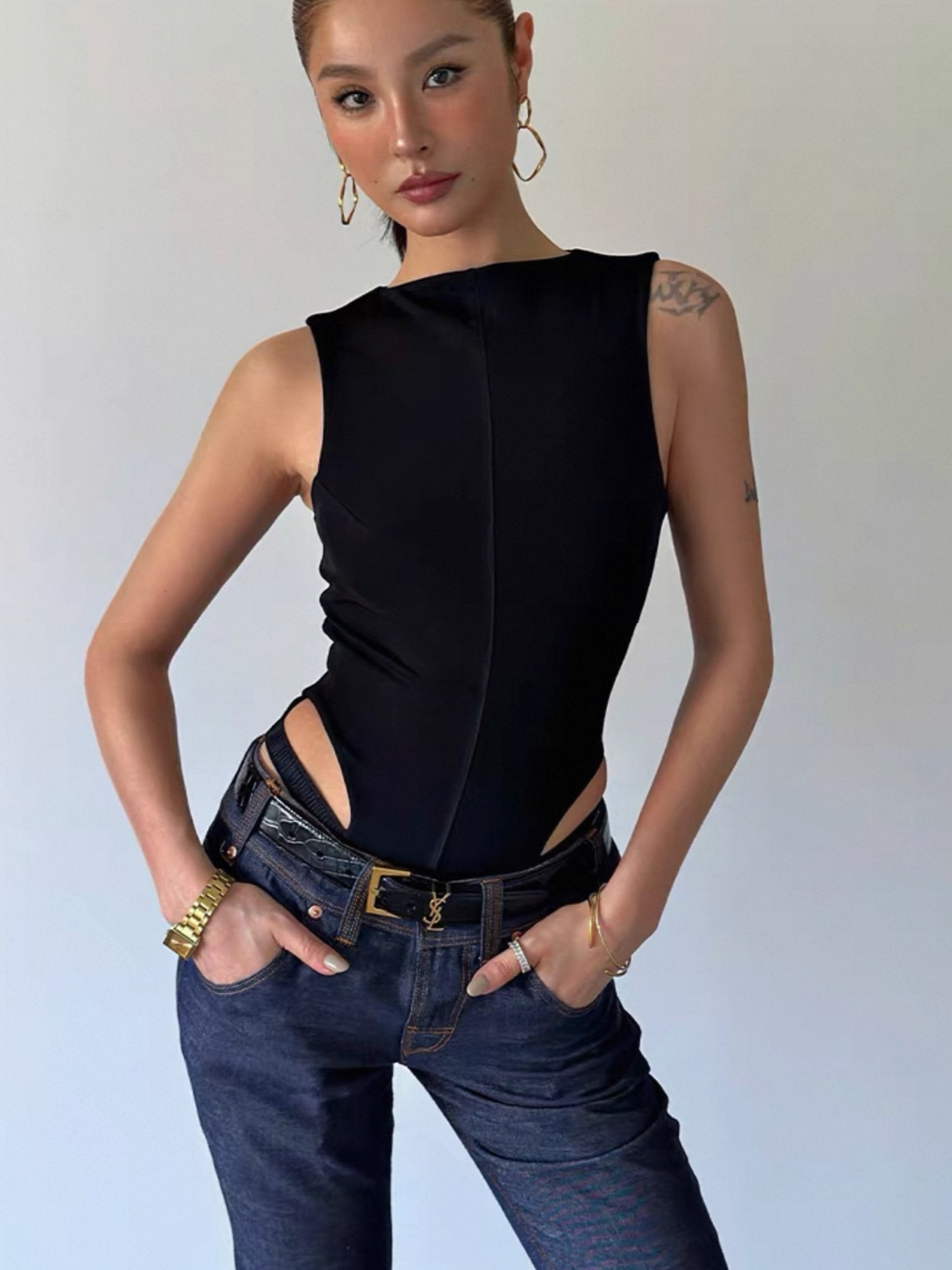 Nicho de diseño 2025aw viejo dinero caliente sexy ácido acético ajustado cintura de corte vertical chaleco de camiseta de espalda abierta