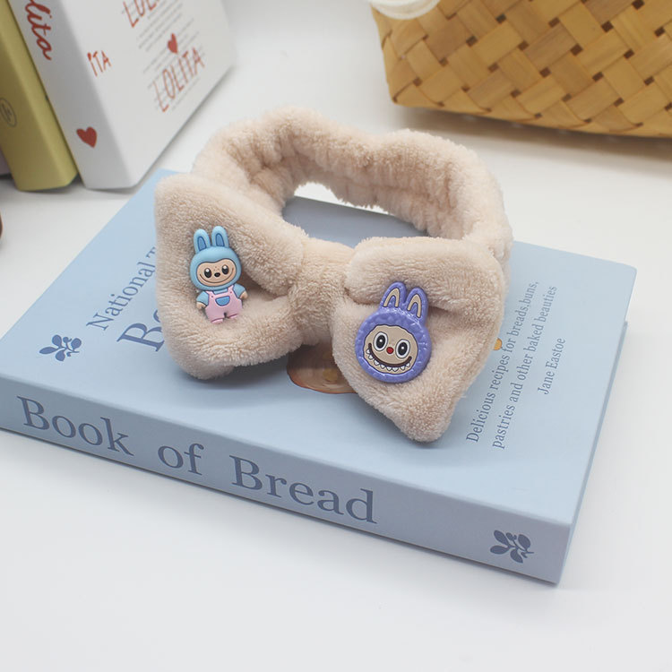 Nuevos dibujos animados tela de tela correa de pelo al por mayor extraña peluche lavado facial maquillaje de tela de tela de tela de banda de mariposa final de cabello de chicas