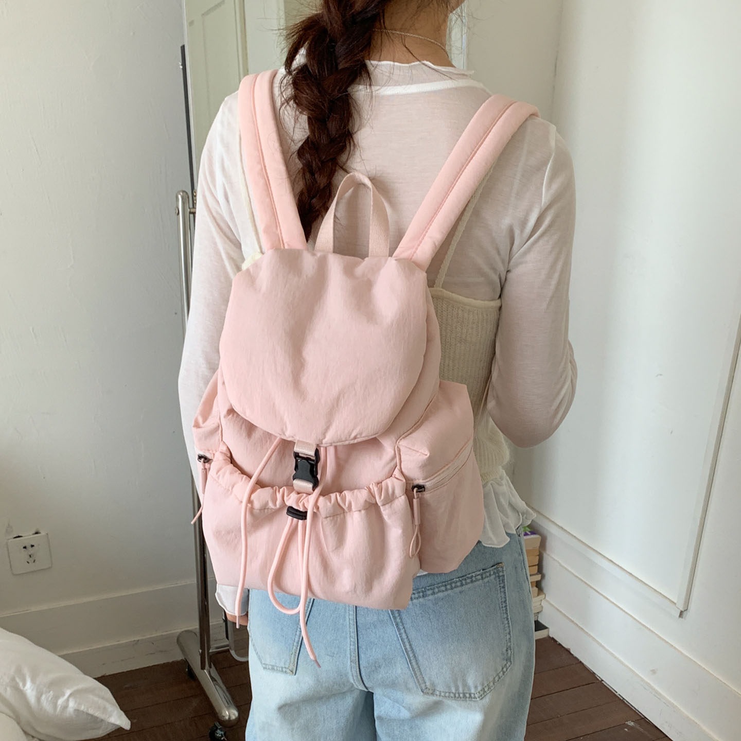 2026 más ocio simple de gran capacidad mochila de cuerda de extracción para estudiantes nueva mochila de bolsillo de mujer coreana de verano ligera