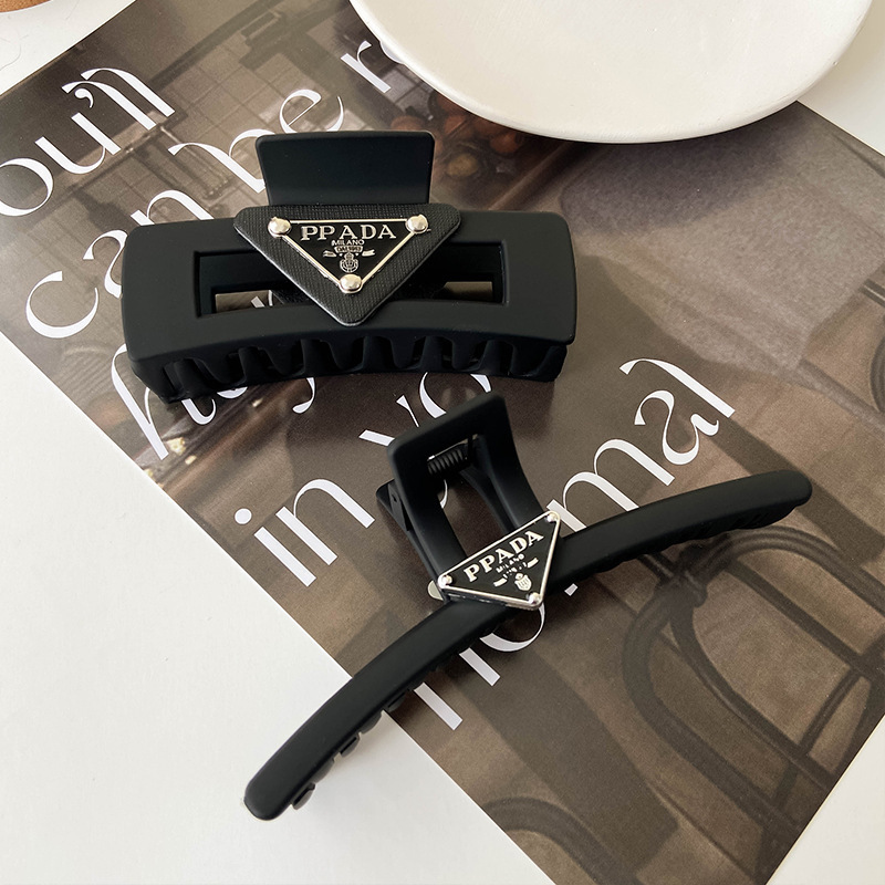 Black triangle letter hair clip hair accessories large high-grade back head updo shark clip women's simple hairpin headdress
