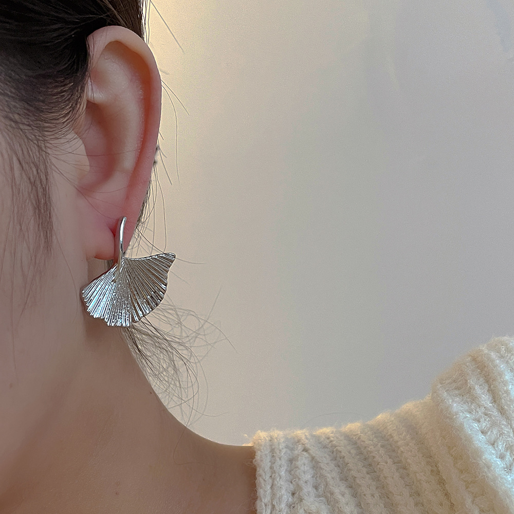 Retro Solid Color Ginkgo Leaf Copper Plating Earrings 1 Pair