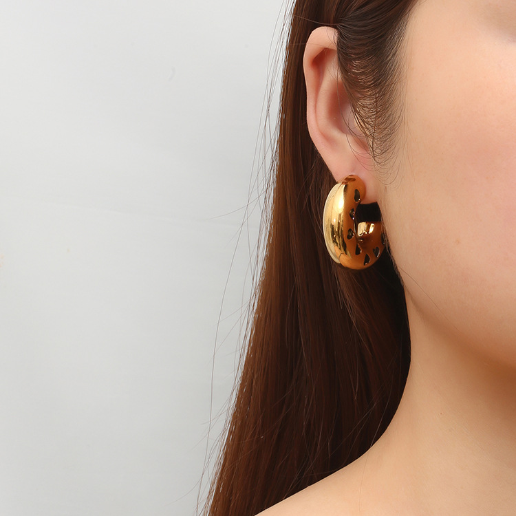 C-formede creoler med hjerte i forgyldt rustfrit stål_voghion.com