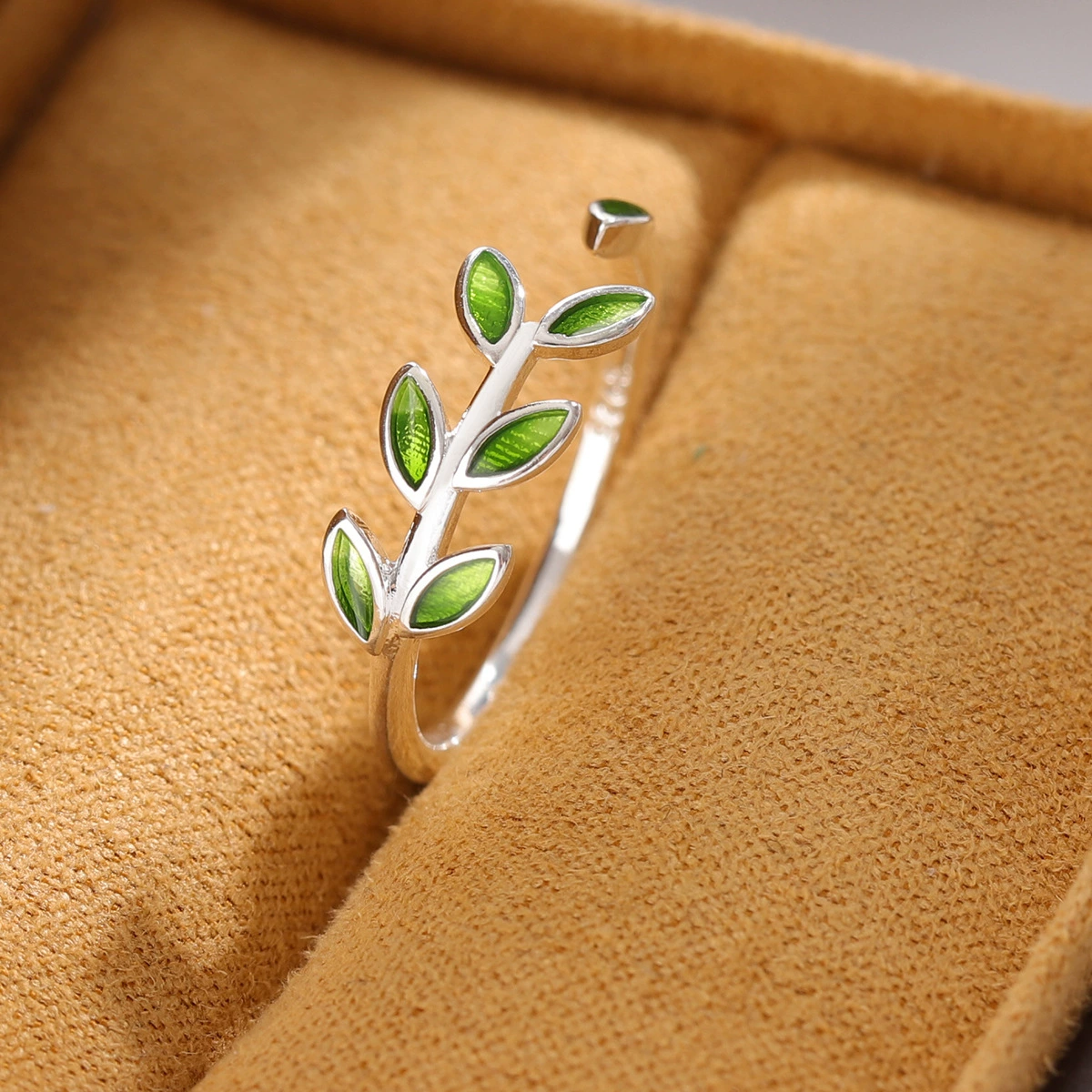 Fashionable green creative one size ring