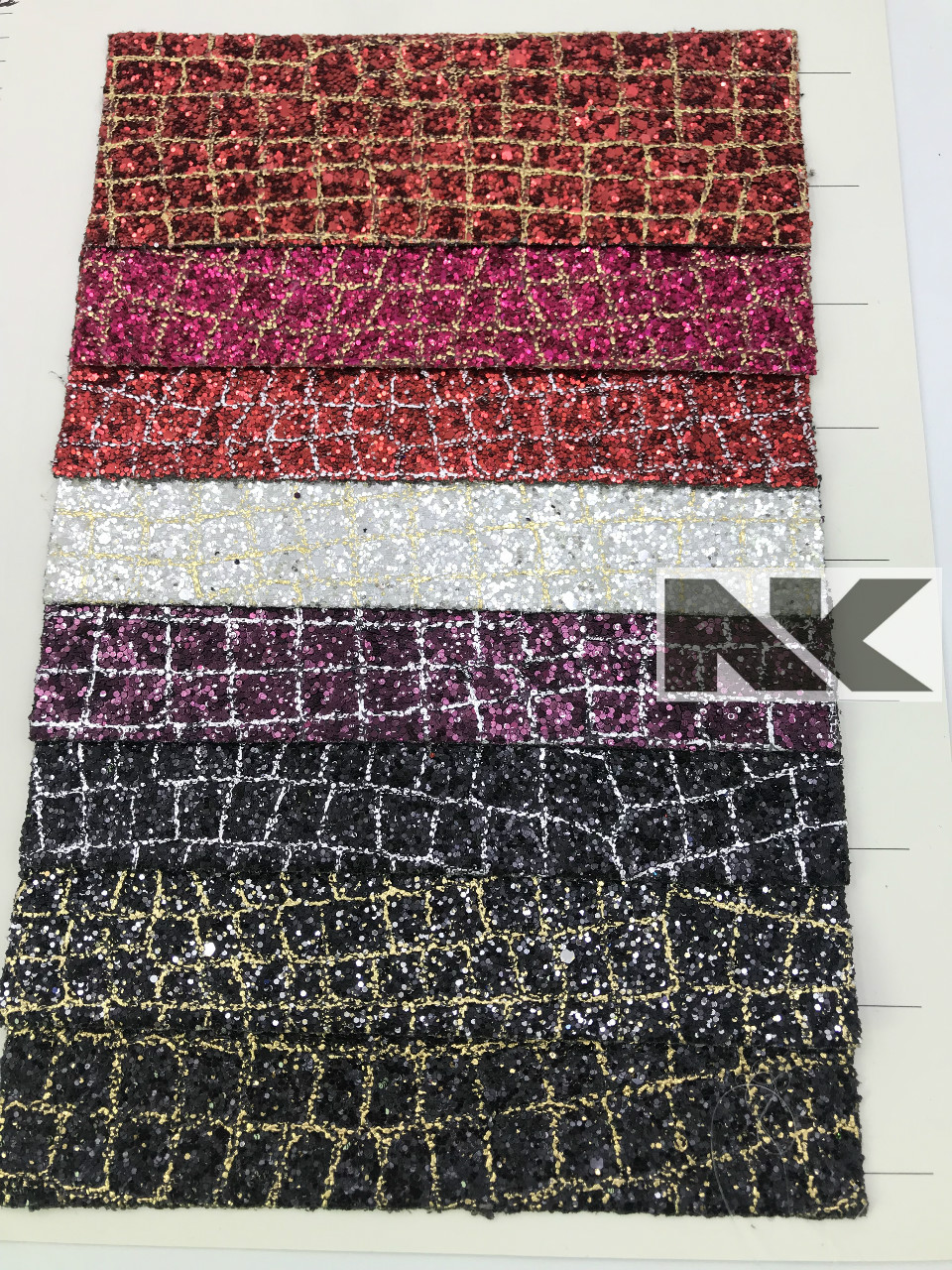 P180 格丽特鳄鱼纹 PU人造革.用于手袋.皮带.鞋材发夹饰品