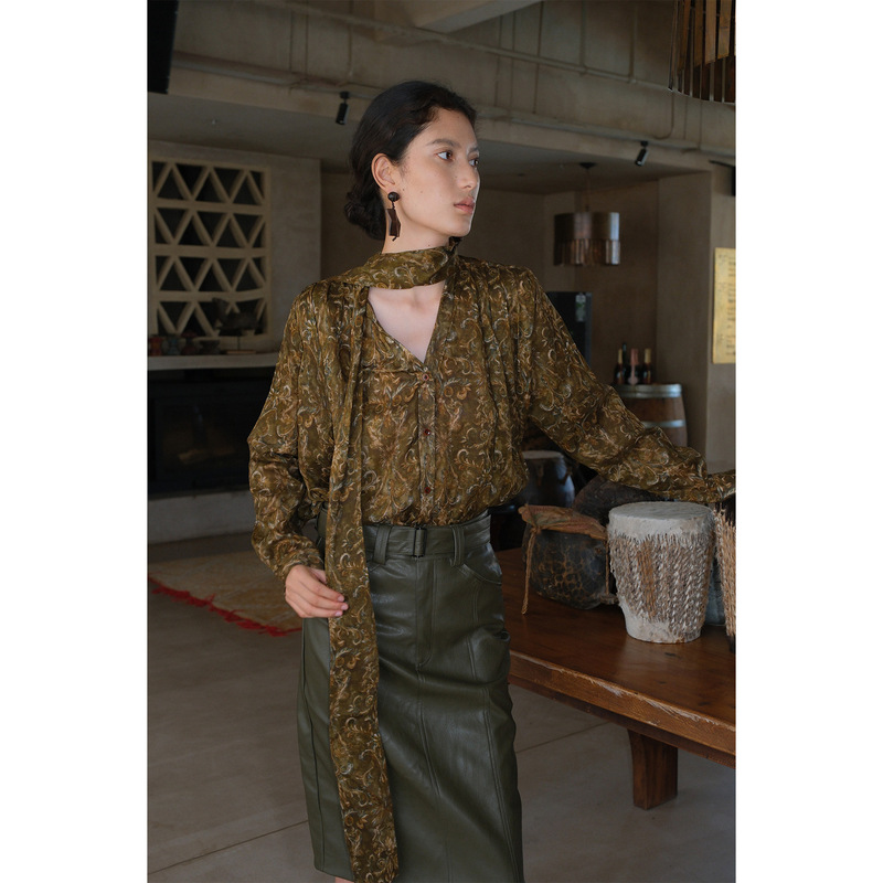 COMOS CM Early Autumn French Retro Ribbon V-neck Gradient Floral Loose Casual Blouse for Women 260281 COMOS CM Early Autumn French Retro Ribbon V-neck Gradient Floral Loose Casual Blouse for Women 260281