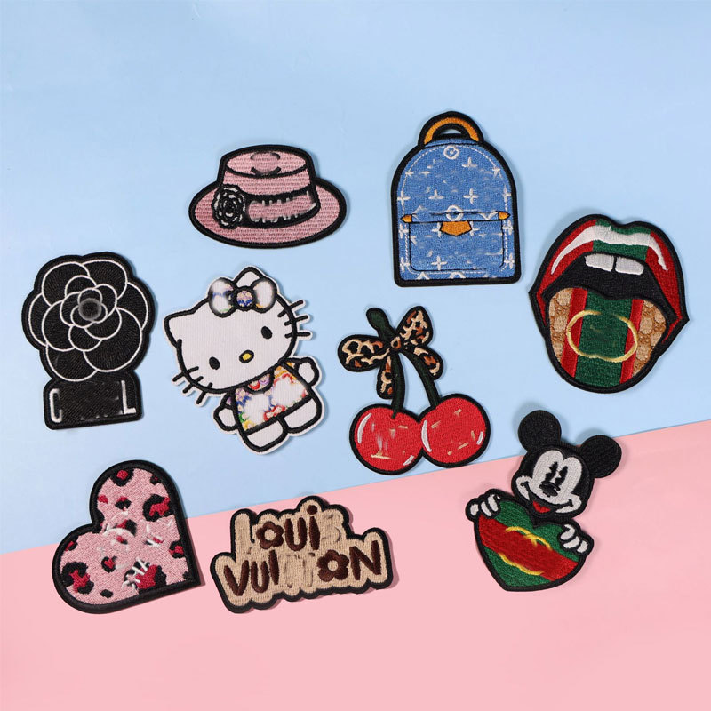 高密大牌奢牌补丁贴涤纶布满绣背热熔胶熨烫刺绣布贴DIY绣花章仔