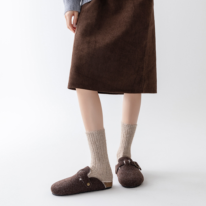 Calcetines para mujeres de otoño y invierno gruesas de lana de oveja de color sólido coreano de agujas gruesas calientes de estilo universitario calcetines de pila en casa