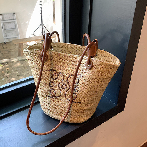 Women's Large Capacity Bag  New Style Woven Straw Bag Crossbody Bag Summer Beach Straw Bag Bucket Shoulder Bag