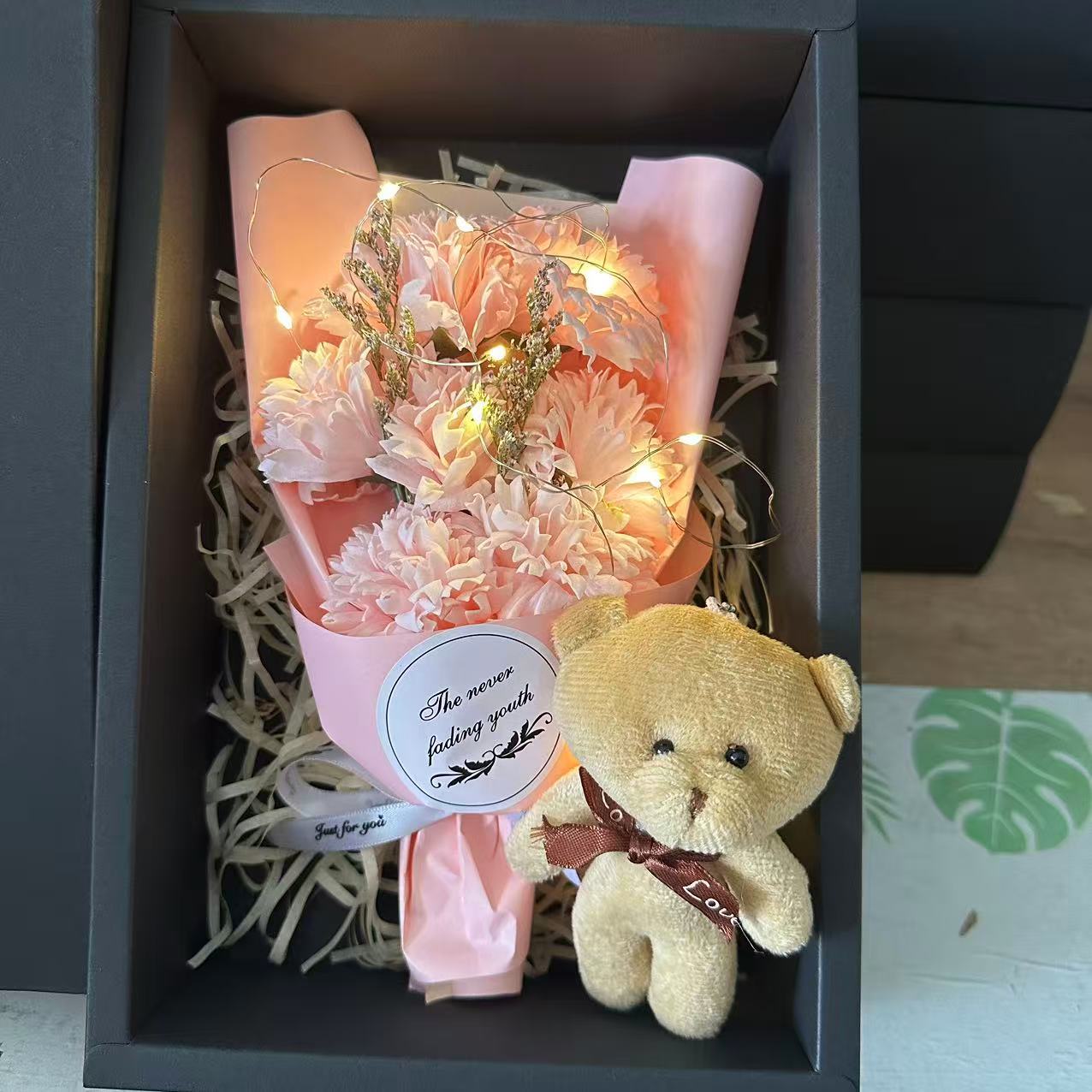 7-teiliges LED-Seifenblumen-Geschenkset für Zuhause & Garten – Eleganter Rosen- und Nelkenstrauß mit warmen LED-Lichtern für Weihnachten, Valentinstag und Geburtstag_voghion.com