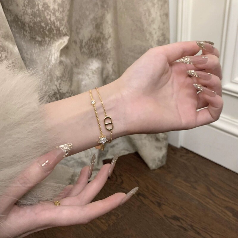 Gold Pig Nose Double-Layered Stacked Bracelet for Women, Light Luxury Niche Design, High-End Fashion, Versatile and Trendy Jewelry Gold Pig Nose Double-Layered Stacked Bracelet for Women, Light Luxury Niche Design, High-End Fashion, Versatile and Trendy Jewelry