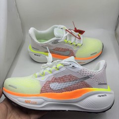 新しいランニングシューズ男性と女性の衝撃吸収メッシュ通気性スポーツソフトソールスニーカー青少年学生スポーツシューズ卸売