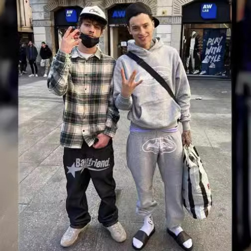 Pantalones con estampado de marca de moda corteiz Pantalones casuales deportivos sueltos de marca de moda callejera europea y americana Pantalones grises de primavera y otoño
