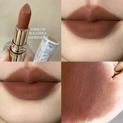 韓菲妃は彩を慕っています。カップの口紅をつけないと色が落ちません。
