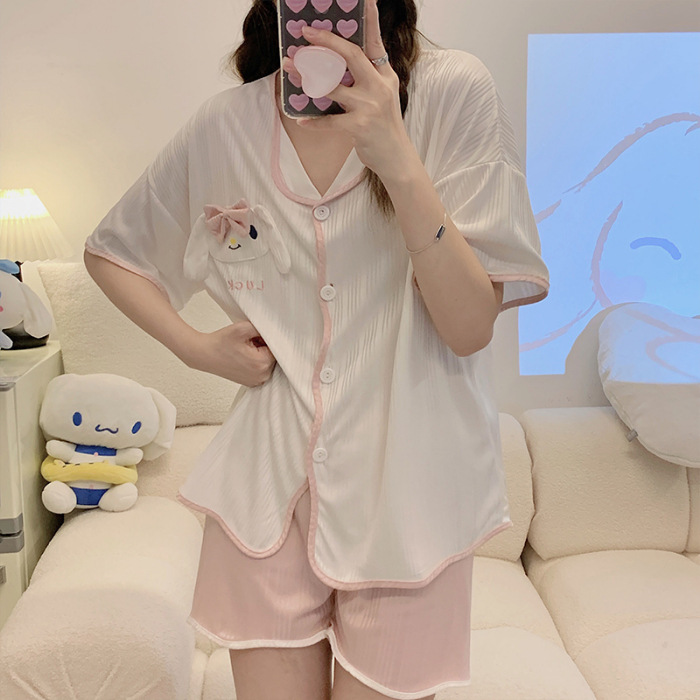 2023 nuevos pijamas de perro Yugui de dibujos animados de tres piezas de las mujeres linda chica ropa para el hogar traje al por mayor entrega