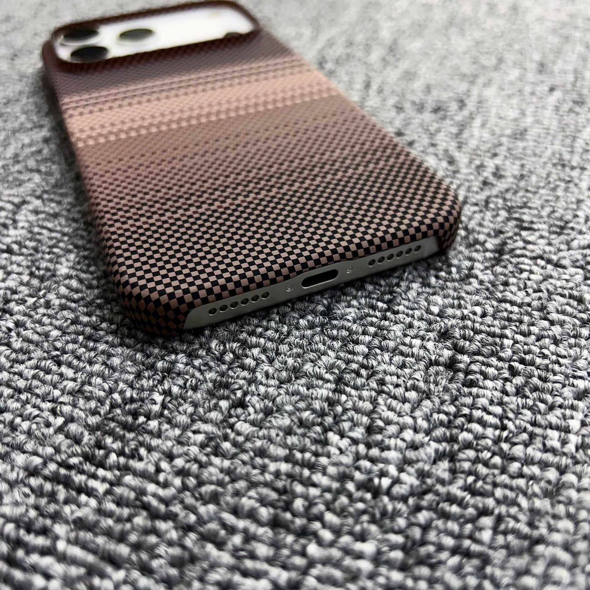 Coque Magnétique Iphone 17 Pro Max Texture Fibre Carbone Kevlar_voghion.com