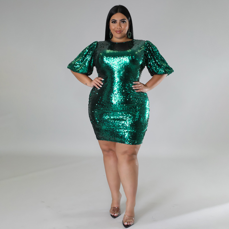 Samtkleid in Übergröße für den Winter mit Paillettenstickerei, Puffärmeln und schickem Streetwear-Stil für Partynächte_voghion.com