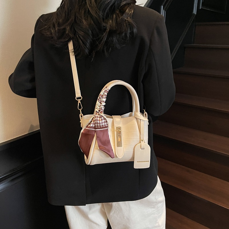 Bolso de lujo con patrón de cocodrilo transfronterizo de comercio exterior para mujer 2025 nuevo bolso de mensajero de todo fósforo de moda bolso de cubo coreano