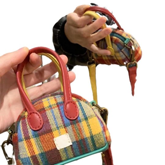 Autumn and Winter Bag Women's New All-match Retro Mini Headphone Bag Cute Coin Purse Student Commuter Shoulder Crossbody Bag