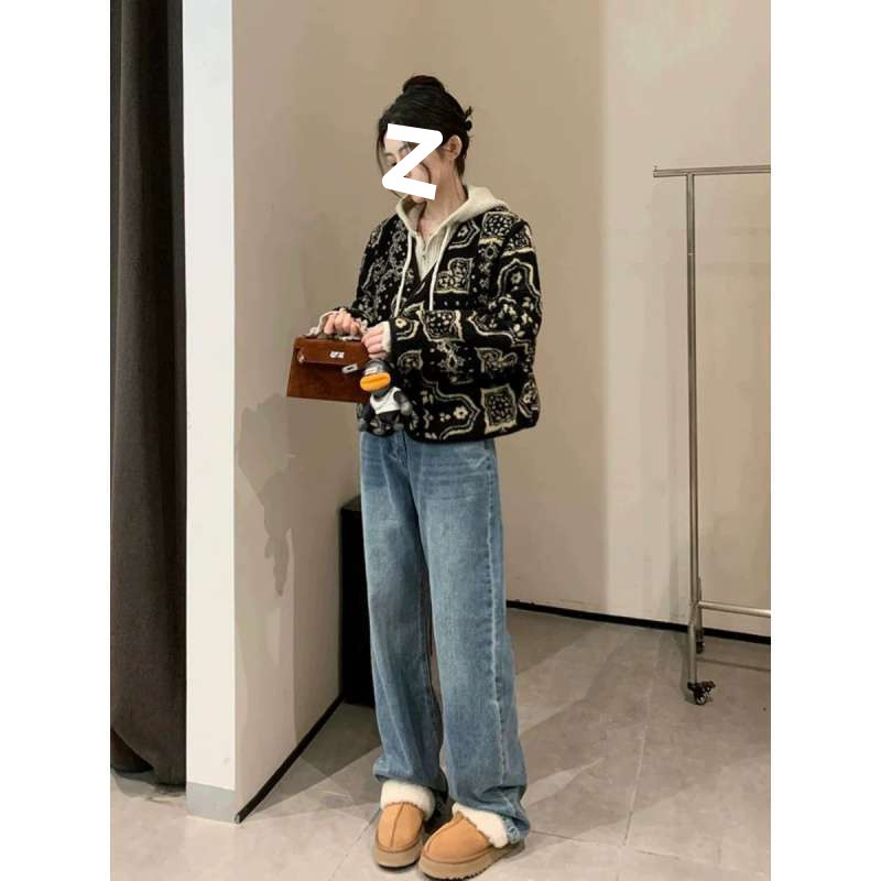 2025 Fashion New Autumn and Winter Retro Printed V Neck Lamb Wool Jacket Women's Casual Cardigan Versatile Short Top