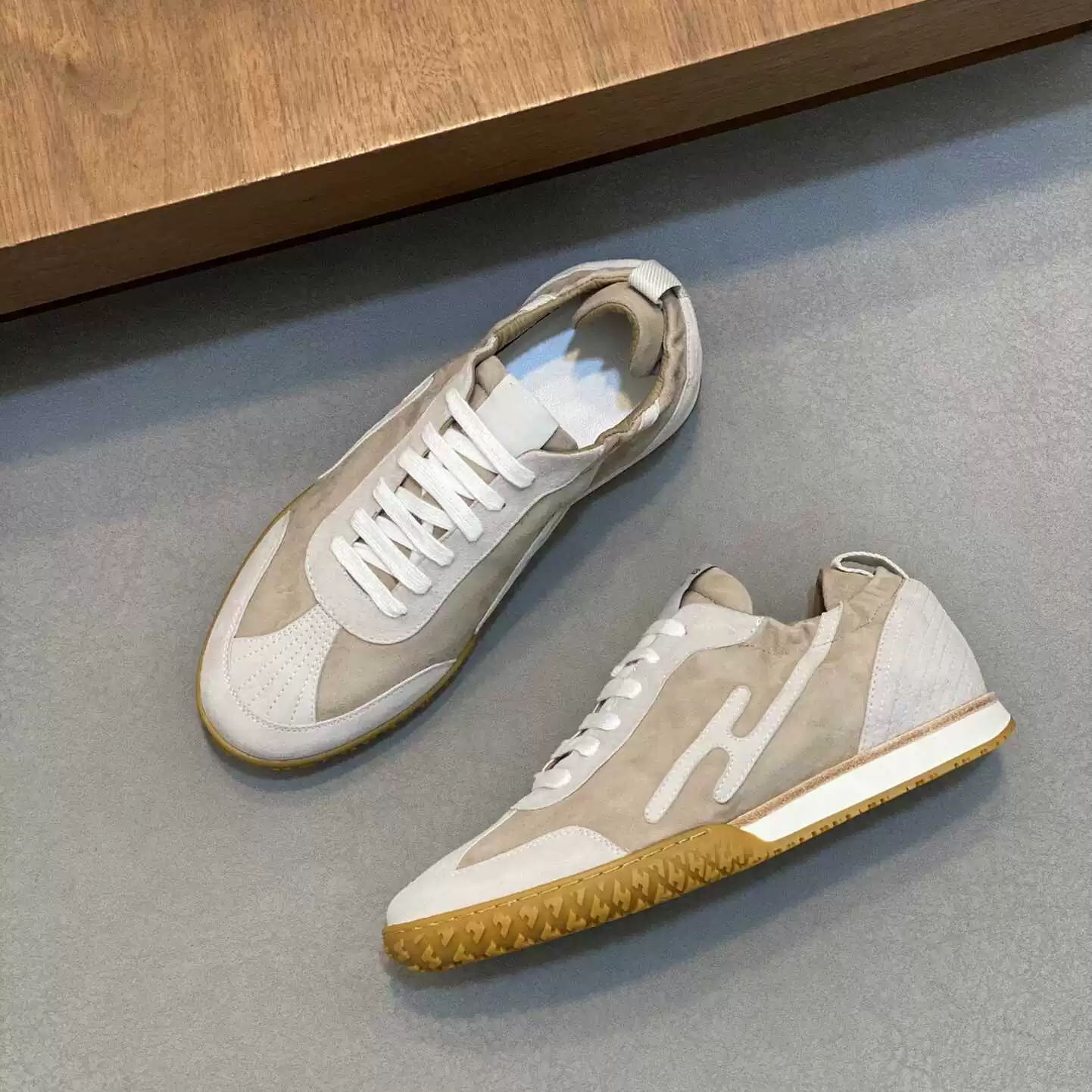 Мужская повседневная обувь из натуральной кожи в европейском новом стиле, мужские кроссовки из коровьей замши на шнуровке, низкие туфли для вождения и путешествий из воловьей кожи.