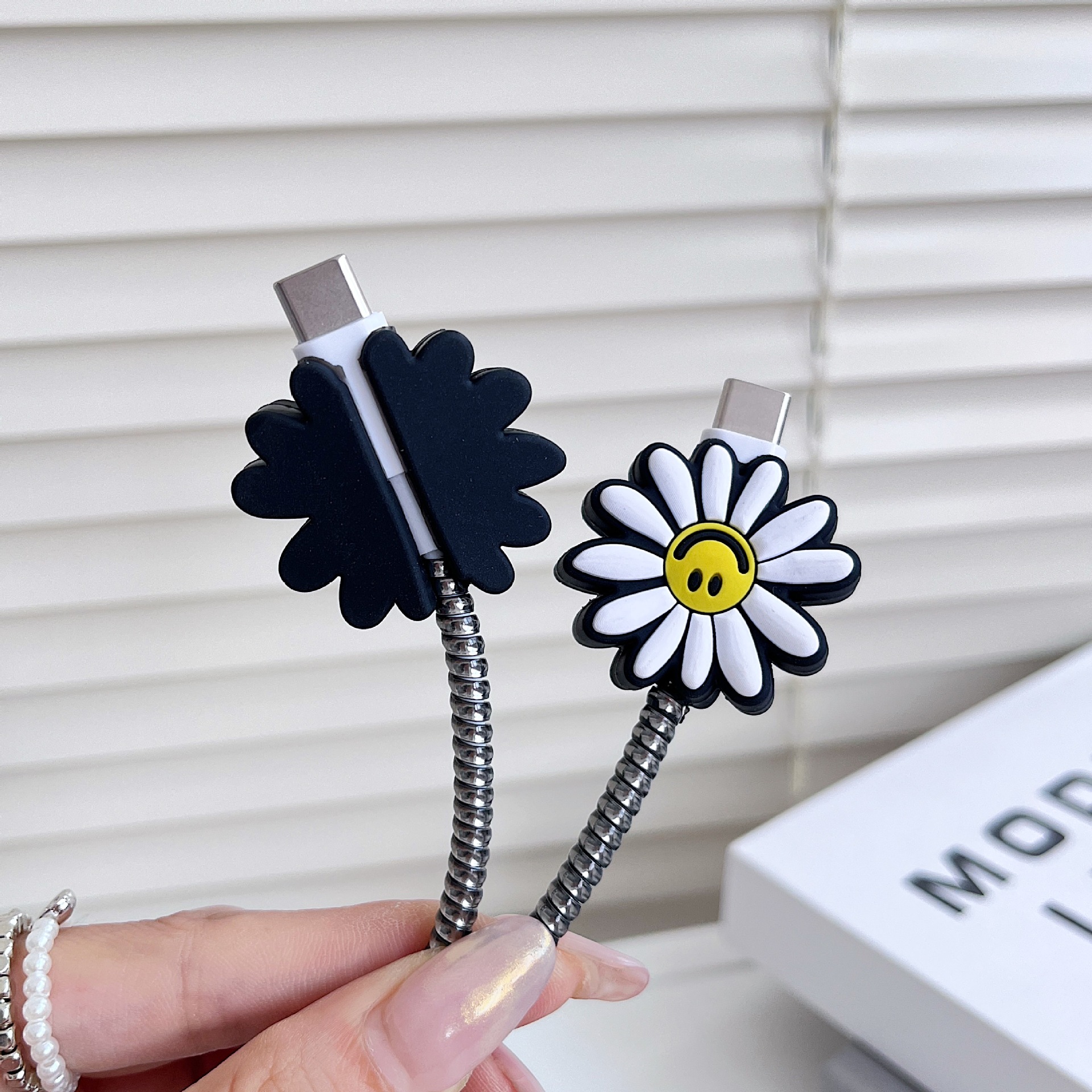 80g Weight Usb cable protection sleeve Classification PVC, Tpu Material Animal, Cartoon Pattern Cute Style Sunflower Iphone 20w Charger Data Cable Anti-break Protective Cover 4