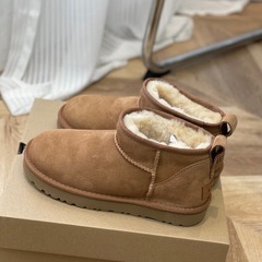 周冬雨同モデルmini雪地靴男女ショートブーツ冬の新型牛革ベルベット保温カップル綿靴