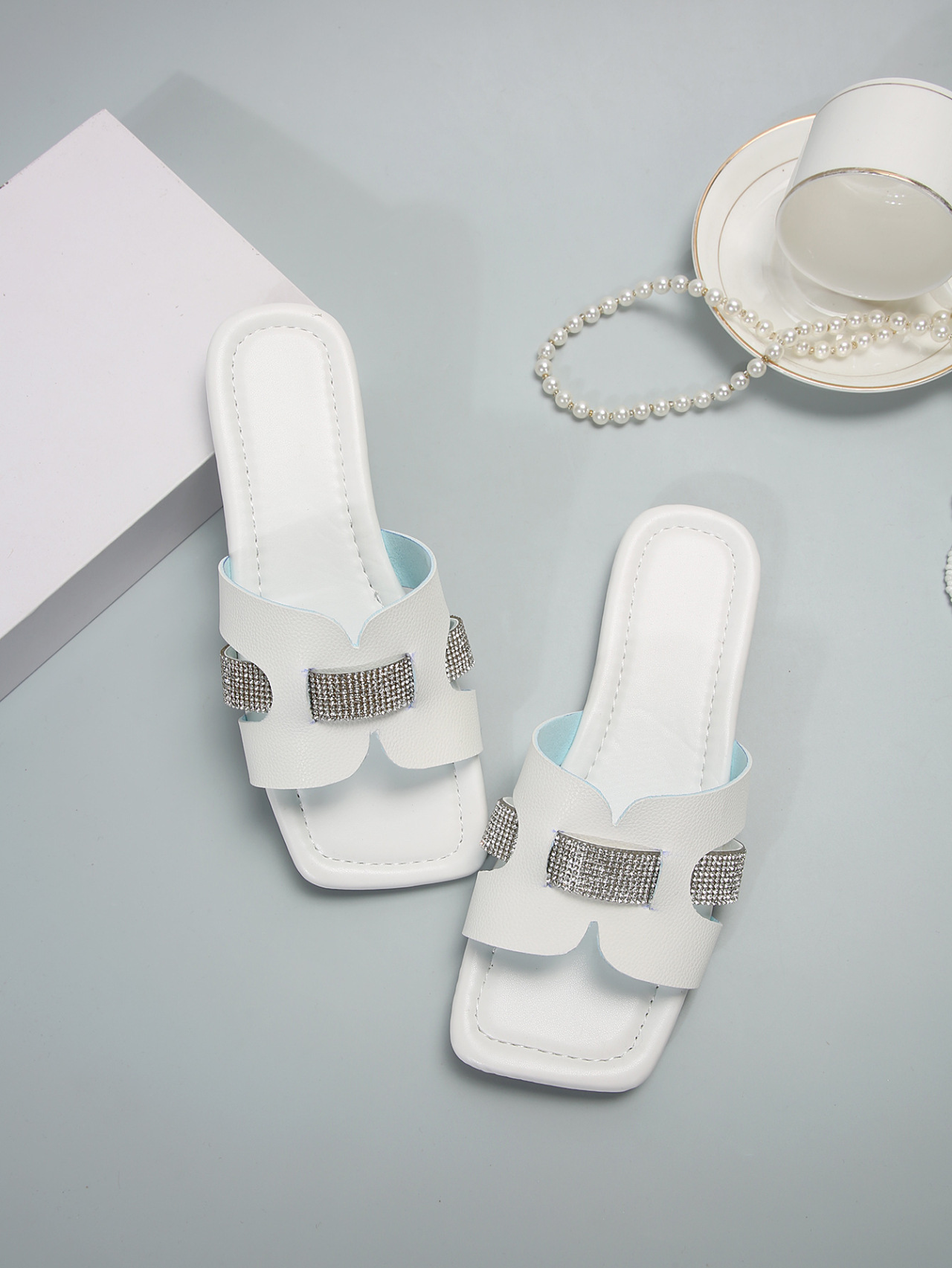 Große Diamant-Flip-Flops mit quadratischer Spitze für Damen im Frühjahr 2024, modisch für Outdoor-Kleidung, Damensandalen und Strand_voghion.com