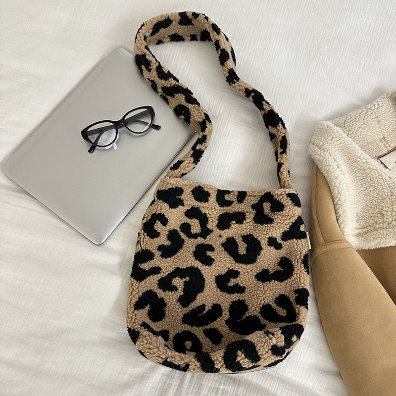 Versión coreana de ins otoño e invierno nuevo material de lana de gran capacidad bolso femenino tote, viento perezoso, viento perezoso, hombro inclinado, marea de bolso